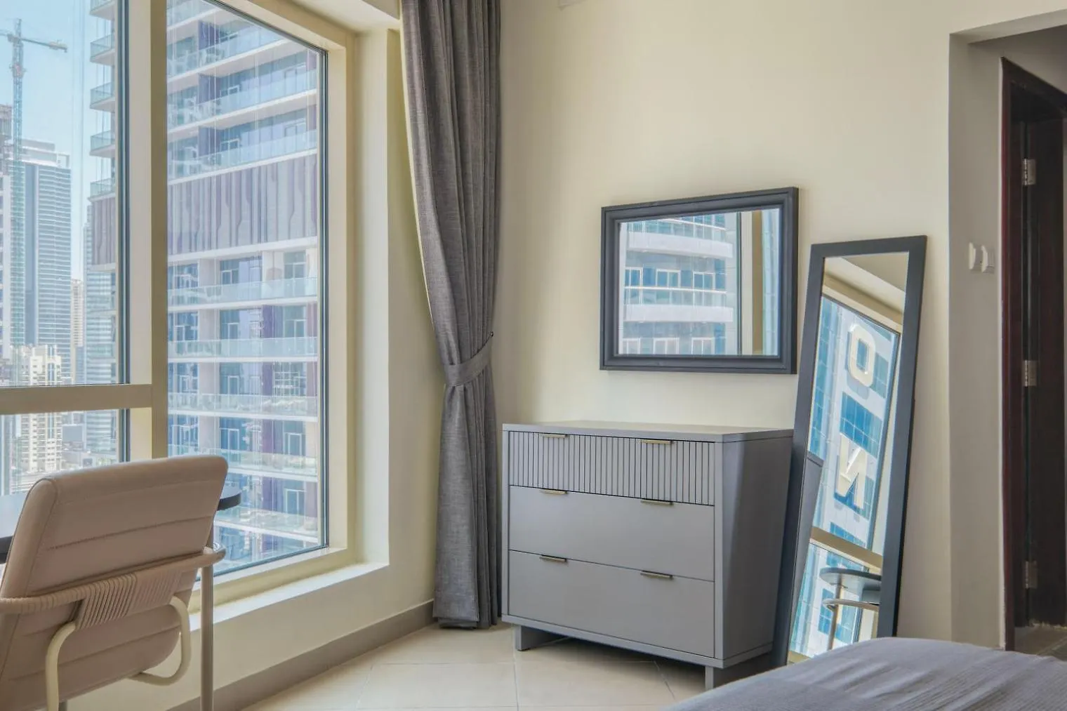 Blueground Jlt Lake View Fully Furnished Dxb-1499 Dubai